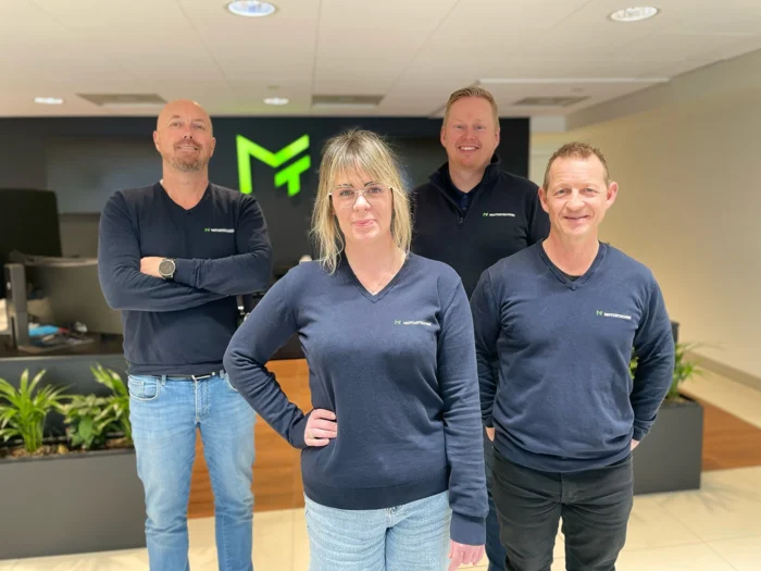 Solid team: Motortechniks nye serviceleder Isabell Wick har et solid team i ryggen. Bak f.v. daglig leder Henrik Hagerup, operativ leder Atle Ballestad og servceleder BMW og MINI Stian Rønning.
