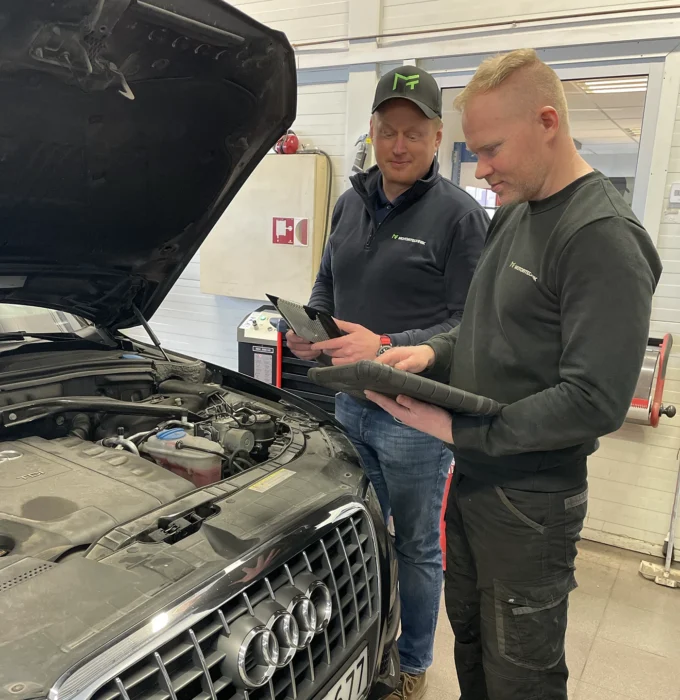 Motortechniks drevne "VAG-team": Atle Ballestad (tv) og Magnus Aamodt